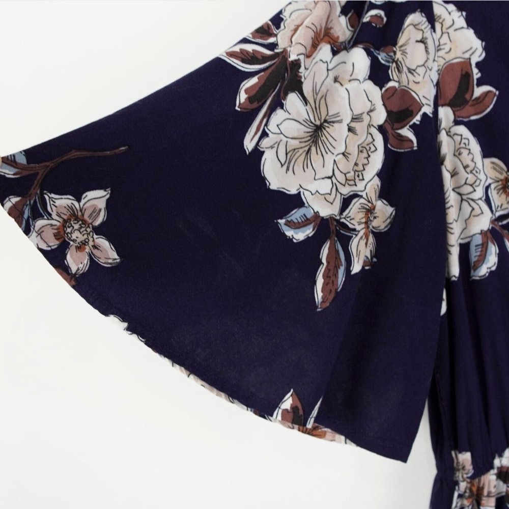 Band of Gypsies Jumpsuit Navy Floral sz M Short Flared Sleeves V Neck - Picture 3 of 11